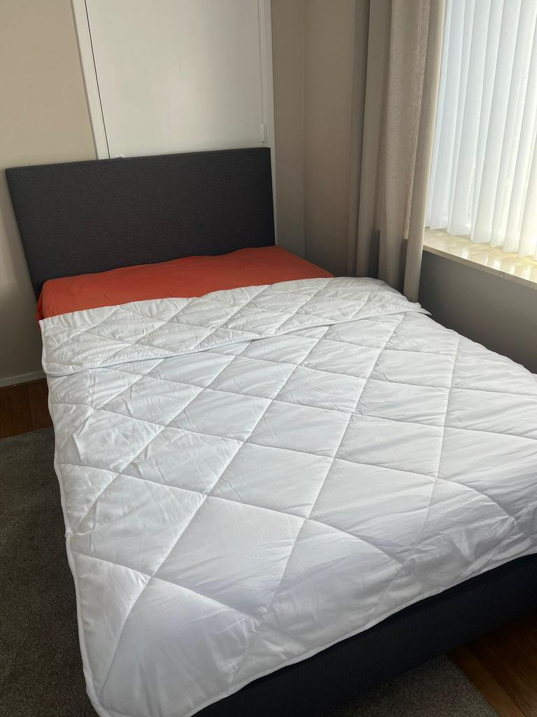 Boxspring, Ophalen, Zo goed als nieuw, Twijfelaar, 120 cm