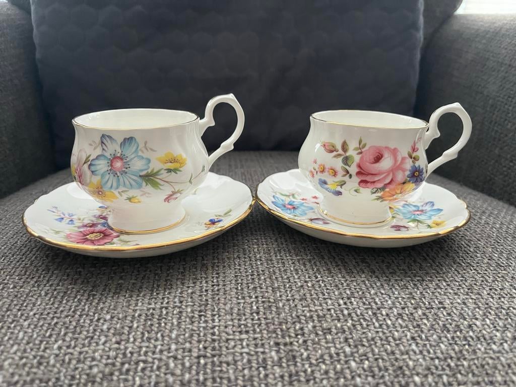 Twee Royal Windsor theekopjes met schotels, bloemmotief, Ophalen of Verzenden