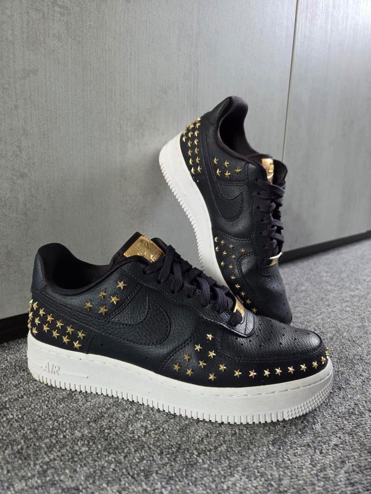 Nike Air Force 1 Low sneakers met ster studs, zwart, mt 38.5, Kleding | Dames, Schoenen, Zo goed als nieuw, Sneakers of Gympen
