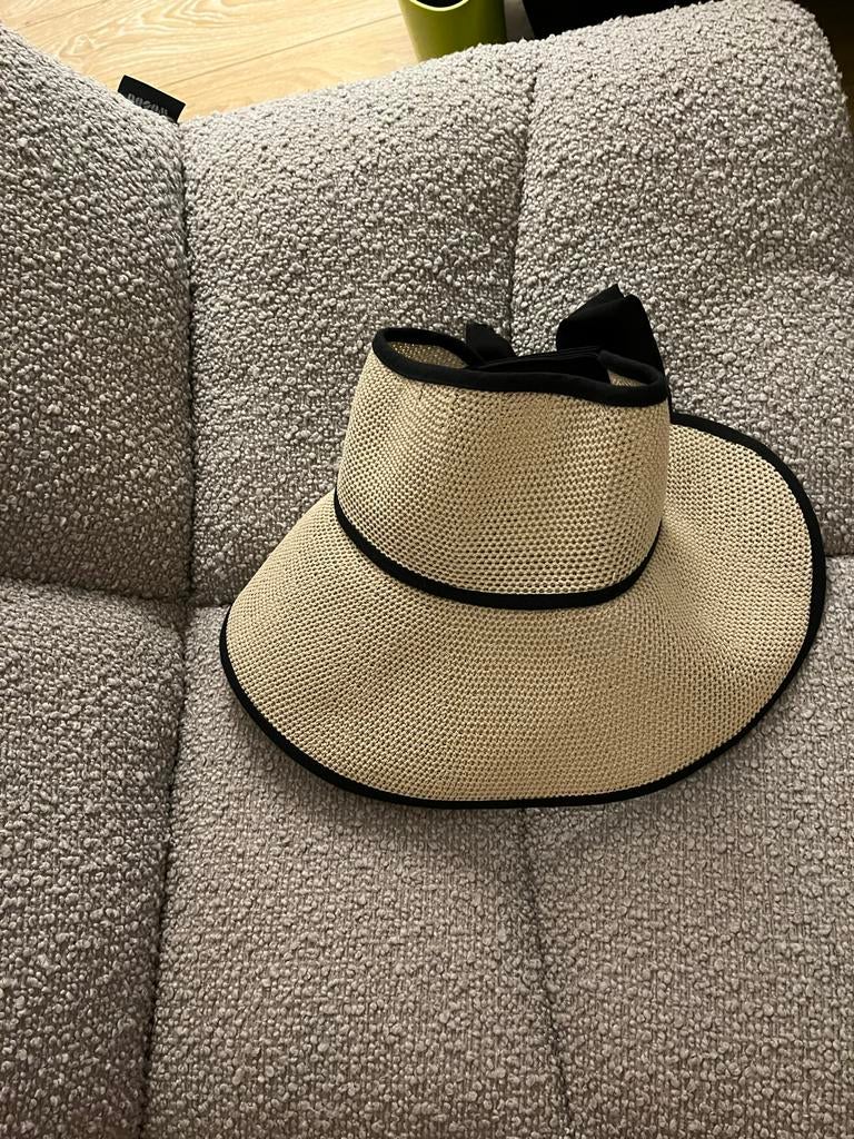 Nieuwe ecru zonneklep met zwarte strik, Kleding | Dames, Hoeden en Petten, Ophalen of Verzenden, Nieuw, One size fits all, Hoed