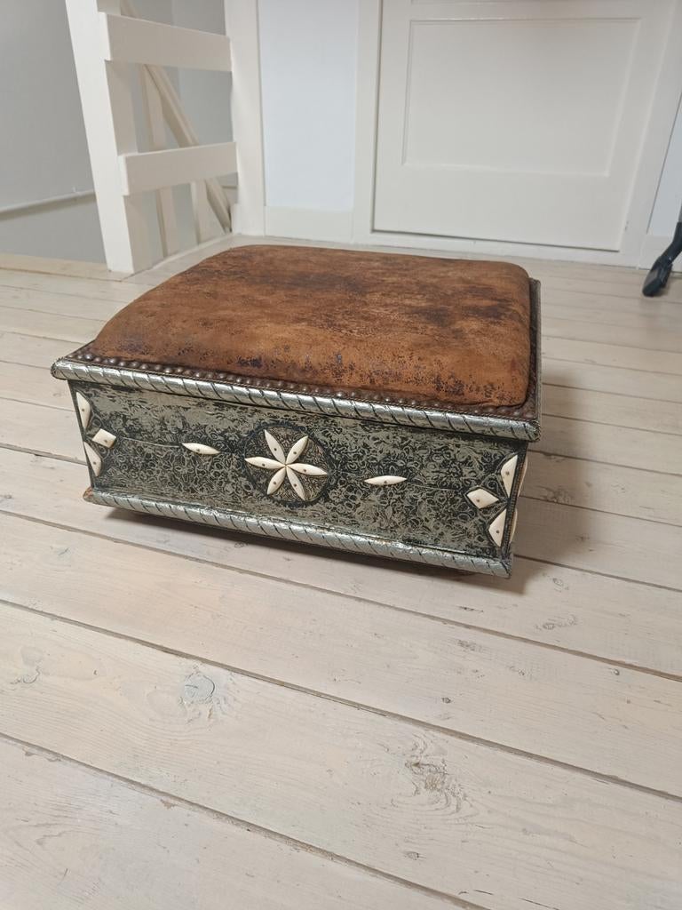 Antieke oosterse poef, Ophalen, Gebruikt, Vierkant, Minder dan 50 cm