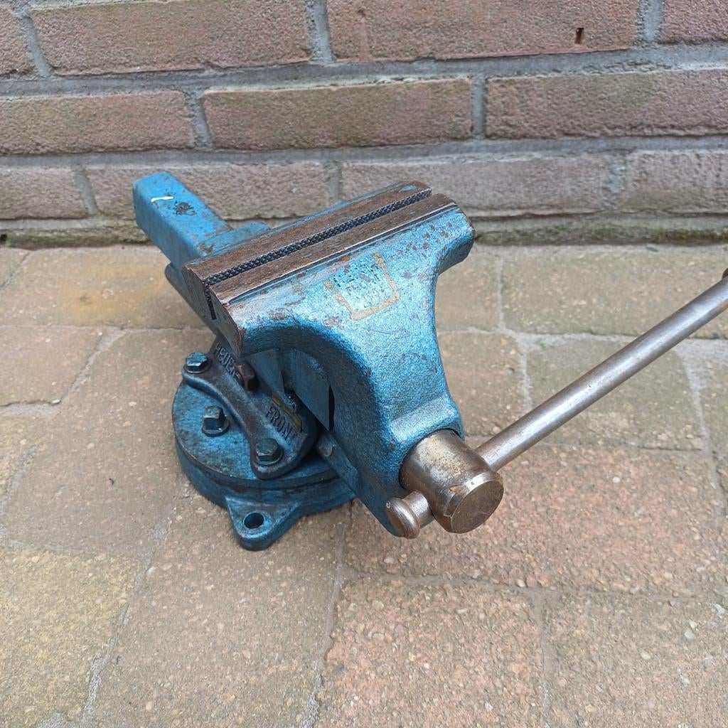 Heuer Front 115 Robuuste bankschroef met draaiplateau, Ophalen, Gebruikt