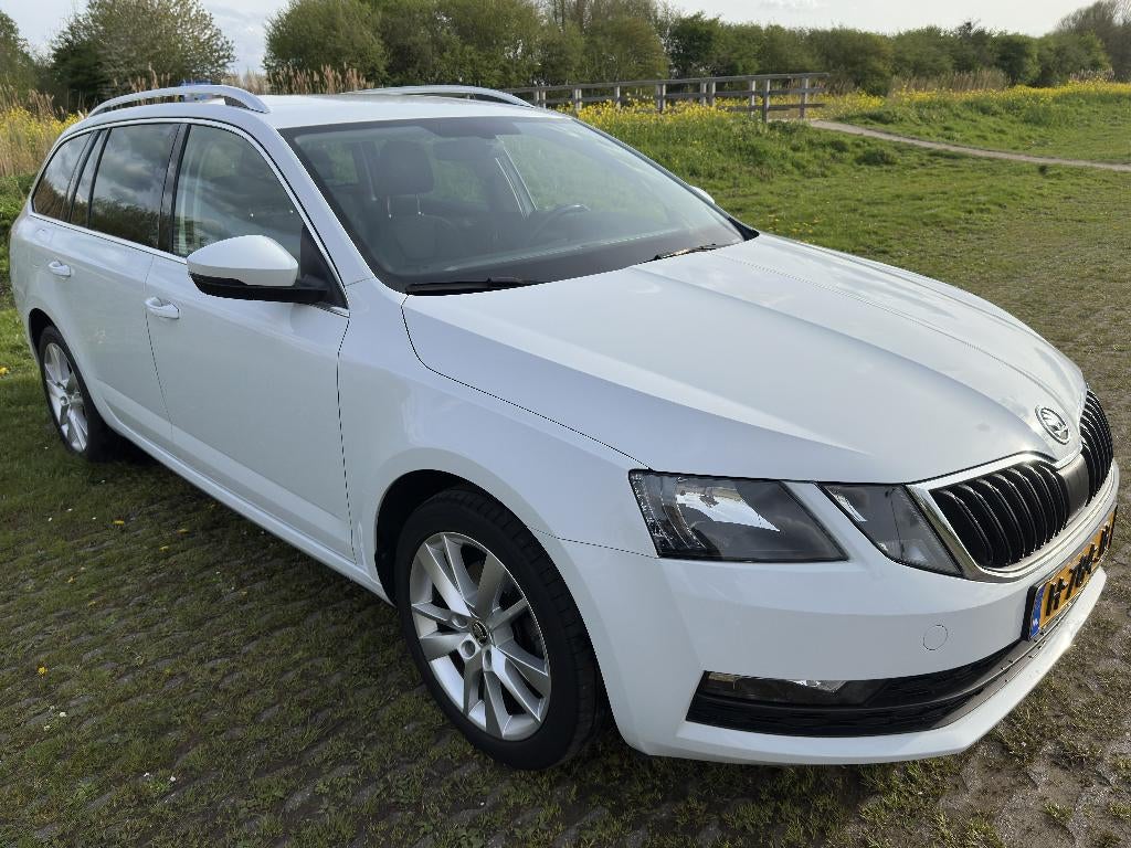 Škoda Octavia 1.0 TSI Business Automaat | Zeer nette staat, Auto's, 15 km/l, Leder en Stof, Wit, Origineel Nederlands