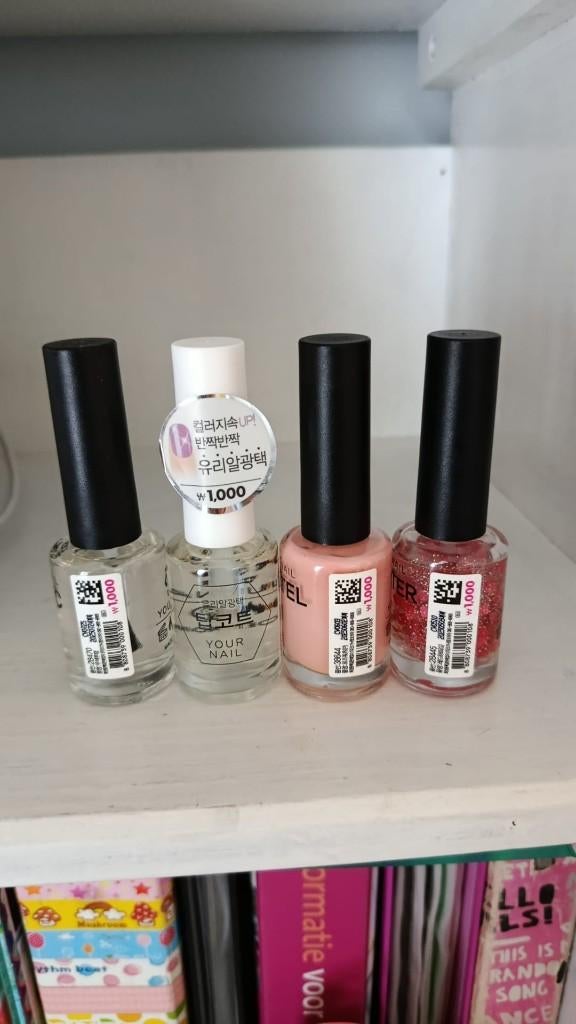 4pcs Daiso Korea nagellak set, Ophalen of Verzenden, Zo goed als nieuw, Handen en Nagels, Make-up