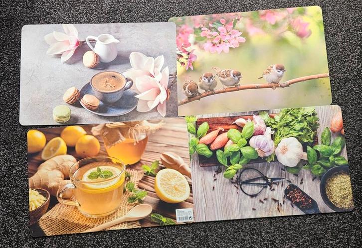 4 placemats met diverse prints, Huis en Inrichting, Keuken | Keukenbenodigdheden, Zo goed als nieuw, Ophalen of Verzenden