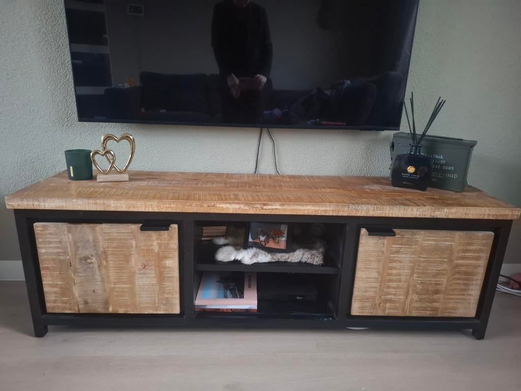 Complete meubelset: eettafel, stoelen en tv-meubel, Ophalen, Gebruikt, Industrieel, Landelijk, 4 tot 6 stoelen