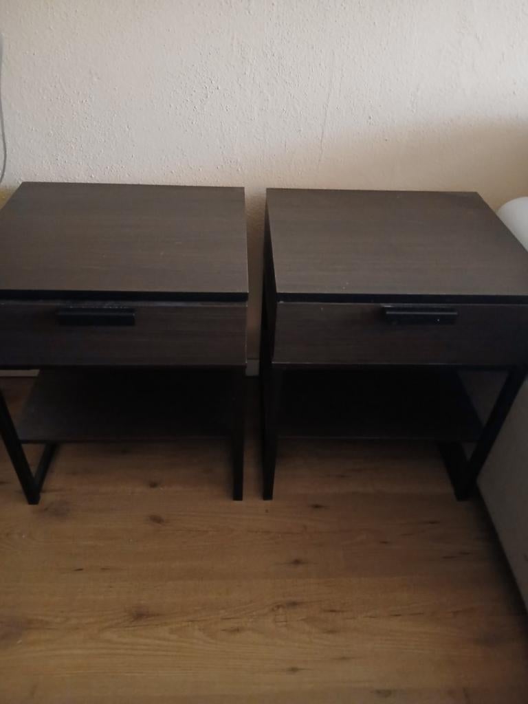 Ikea Trysil nachtkastjes bruin-zwart, Huis en Inrichting, Slaapkamer | Nachtkastjes, Ophalen