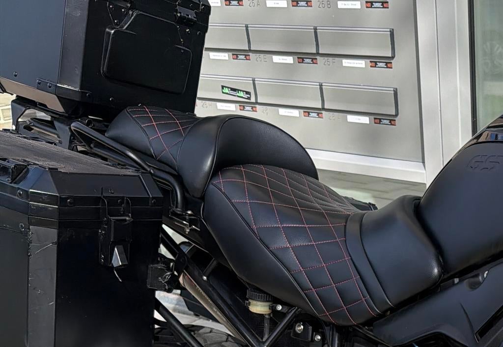 BMW GS 1200 Adventure Comfort Zadel - Zwart met Rood Stiksel, Ophalen, Gebruikt