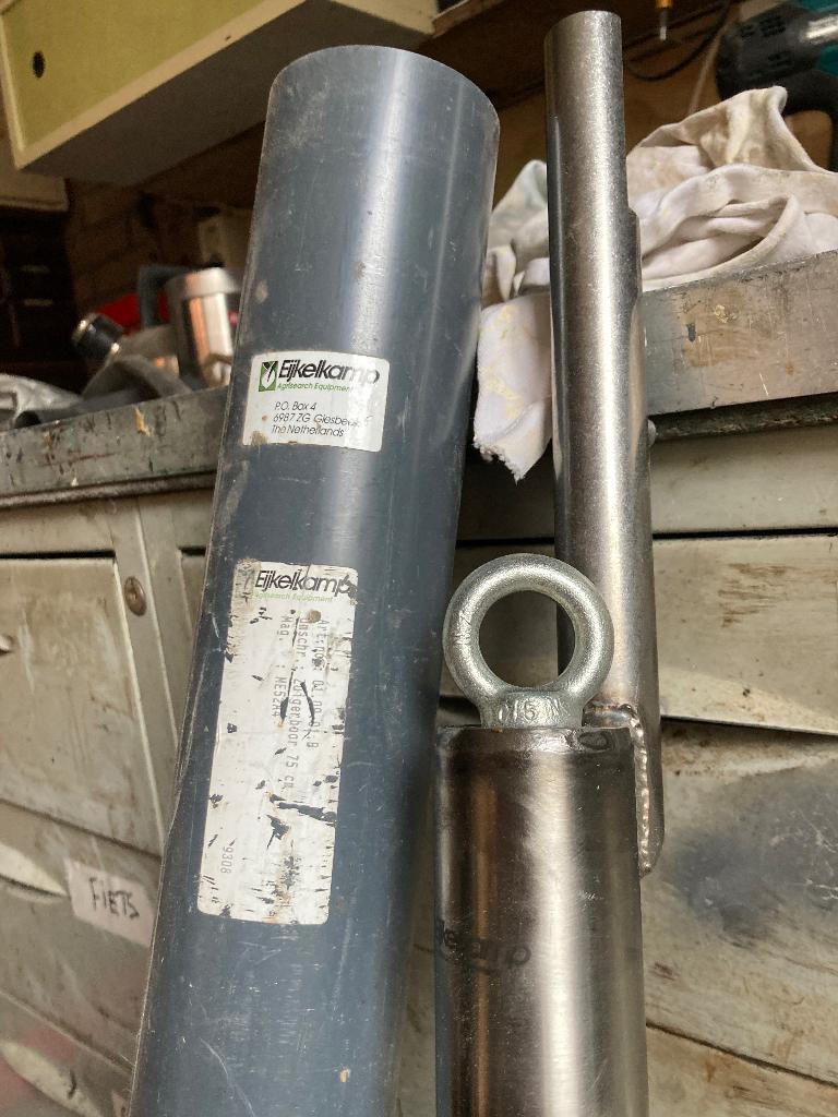 Zuigerboor voor bagger en slib, Ophalen