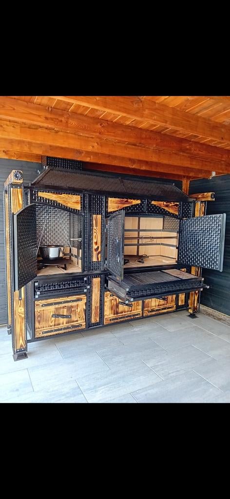 Zeer grote unieke bbq met een elektrische spit!, Ophalen of Verzenden, Houtskool
