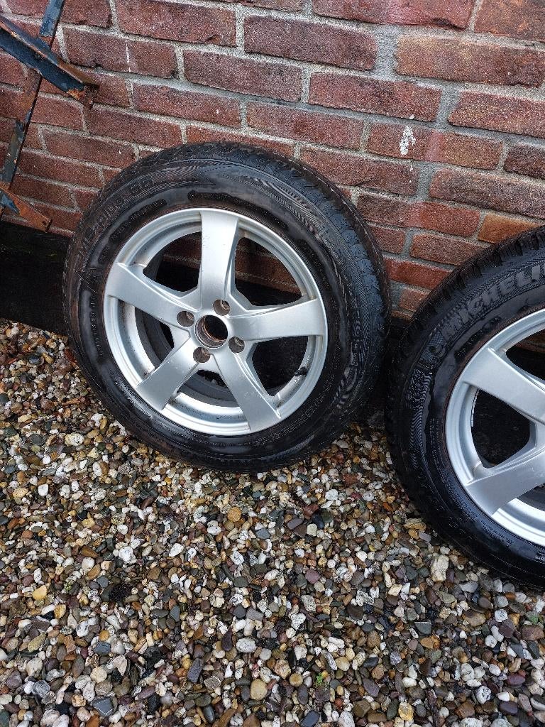 Aluminium velgen met winterbanden 185/65 R15, Auto-onderdelen, Banden en Velgen, Ophalen, Gebruikt, 15 inch, Banden en Velgen