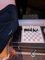 Chessnut Evo schaakbord met tas en extra dames, Ophalen of Verzenden, Minder dan 500 stukjes, Zo goed als nieuw, Schaken