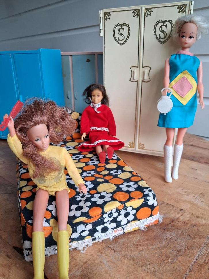 Barbie Barbies vintage jaren 60 / 70 veel kleding etc, Verzamelen, Poppen, Ophalen of Verzenden