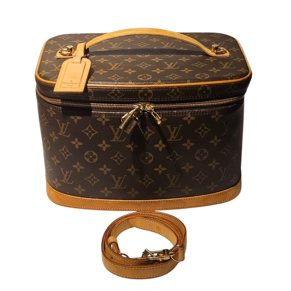 Louis Vuitton Mono Nice Beauty Case 2005, Louis Vuitton, Gebruikt, Support@louisvuitton.com, 2 Rue du Pont Neuf
75001 Paris
France