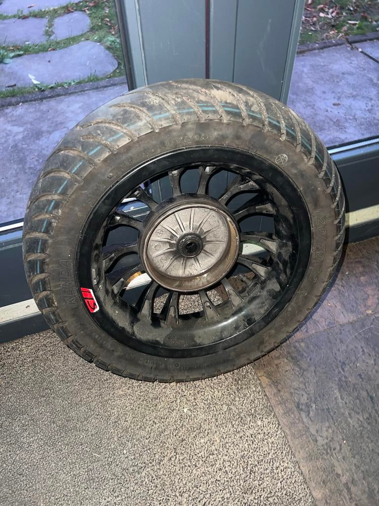 Vespa velg met nieuwe band, Ophalen, Zo goed als nieuw, Overige typen, Vespa