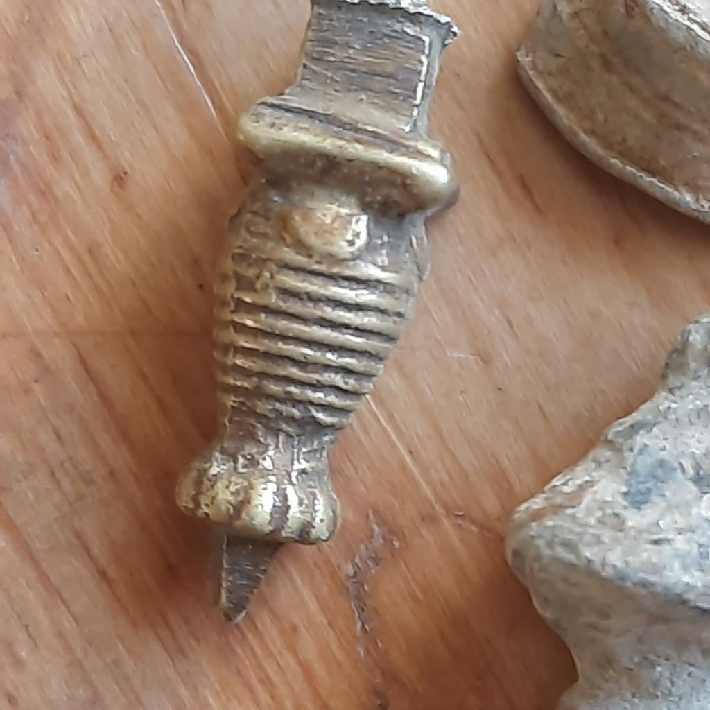 Bodemvondst Friesland: Antieke Ornamenten Knoppen, Verzenden