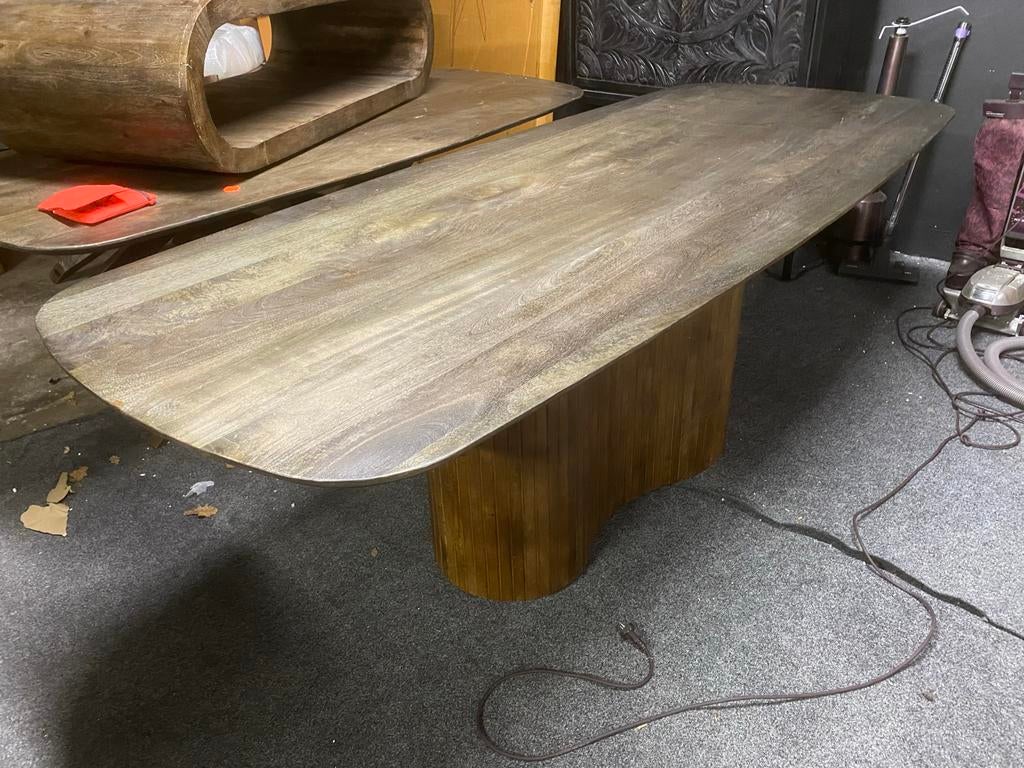 Deens ovale eettafel 240x100 notenhout organische middenpoot, Ophalen, 100 tot 150 cm, 200 cm of meer, Zo goed als nieuw