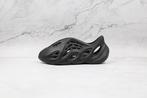 Yeezy Foam Runner Onyx | Maat 40, Kleding | Heren, Schoenen, Ophalen of Verzenden, Nieuw, Overige kleuren