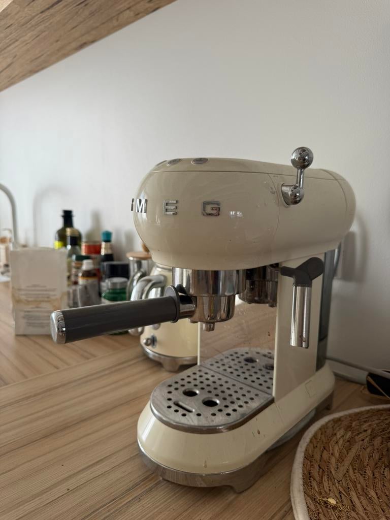 Smeg koffiezetapparaat creme espresso, Witgoed en Apparatuur, Koffiezetapparaten, 10 kopjes of meer, Ophalen of Verzenden, Zo goed als nieuw