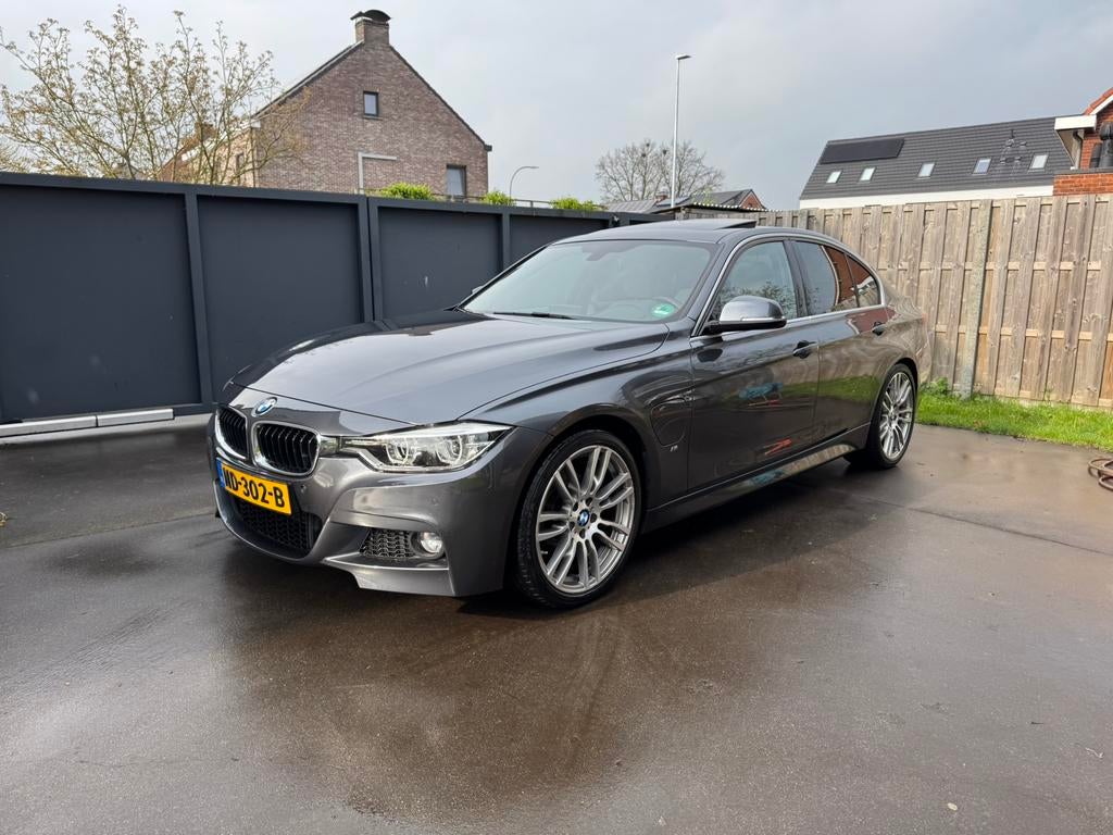 BMW 3 Serie 330e M Sport High Executive/Automaat/Hybride, Auto's, BMW, Automaat, 1998 cc, Achterwielaandrijving, Beige
