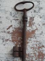 Grote oude sleutel,stoer brocante sleets(verhuis)kado ,sober, Ophalen of Verzenden