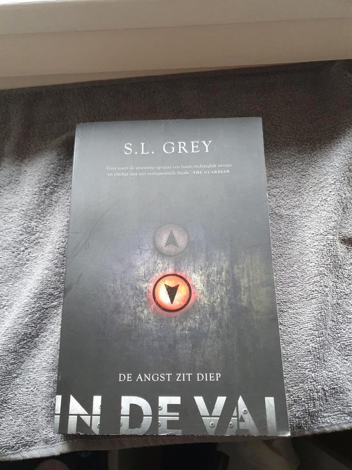 S.L. Grey - In De Val (Thriller), Boeken, Thrillers, Zo goed als nieuw, Wereld overig, Ophalen of Verzenden