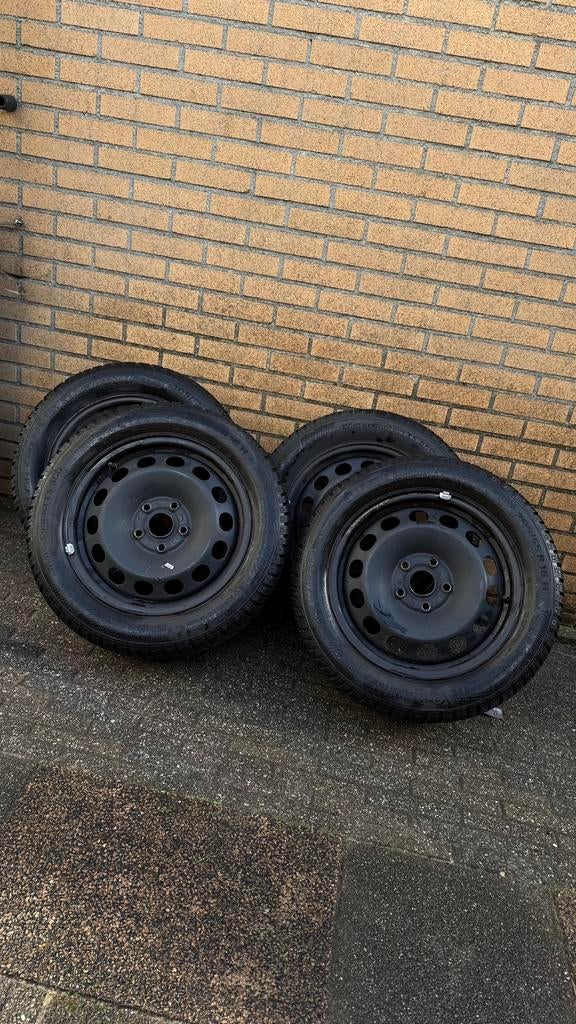 16 inch Continental winterbanden kettingen Skoda 205/55/R16, Auto-onderdelen, Banden en Velgen, Ophalen, Gebruikt, 16 inch, Band(en)