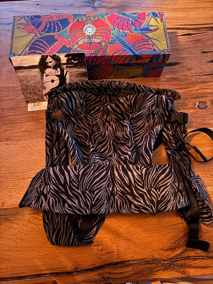 Artipoppe Draagzak Zebra - Comfort en Stijl voor Ouder en Ki, Kinderen en Baby's, Babydragers en Draagdoeken, Zo goed als nieuw