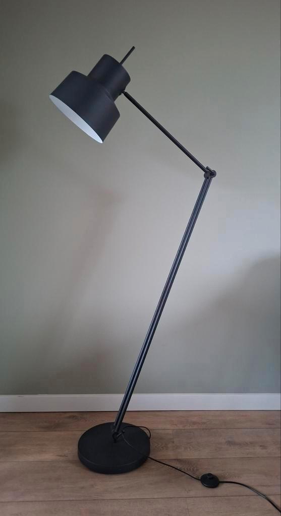 Vloerlamp Leeslamp verstelbaar zwarte zweeflamp metaal, Huis en Inrichting, Lampen | Vloerlampen, Nieuw, 150 tot 200 cm, Metaal