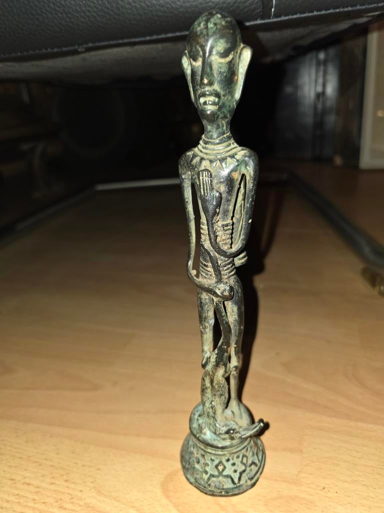 Afrikaans indonesisch brons figuur antiek, Antiek en Kunst, Ophalen of Verzenden