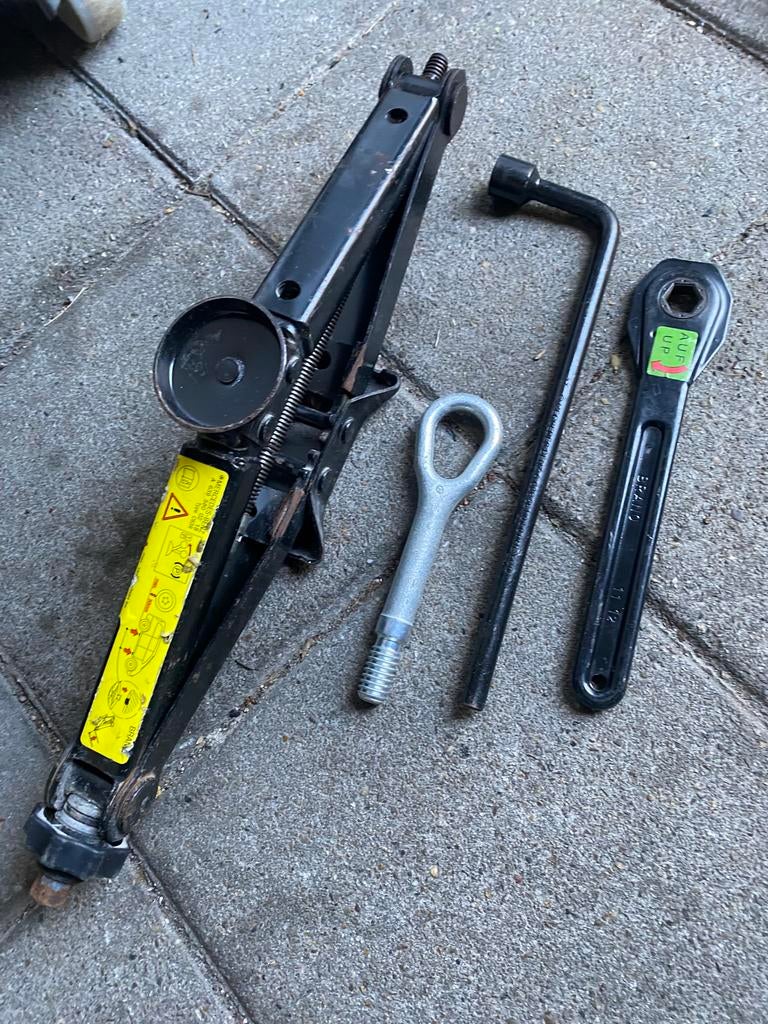 Auto krikset Mercedes Vito 100 euro, Ophalen of Verzenden, Zo goed als nieuw, Manueel, Schaarkrik