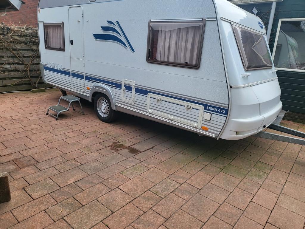 Zeer nette Wilk 470 caravan Incl nieuwe voortent rondzit, Rondzit, Dwarsbed, 4 tot 5 meter, Wilk