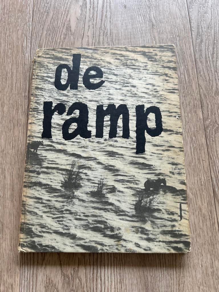 De Ramp 1953 - Watersnoodramp met voorwoord Koningin, Boeken, Geschiedenis | Vaderland, Ophalen of Verzenden, 20e eeuw of later