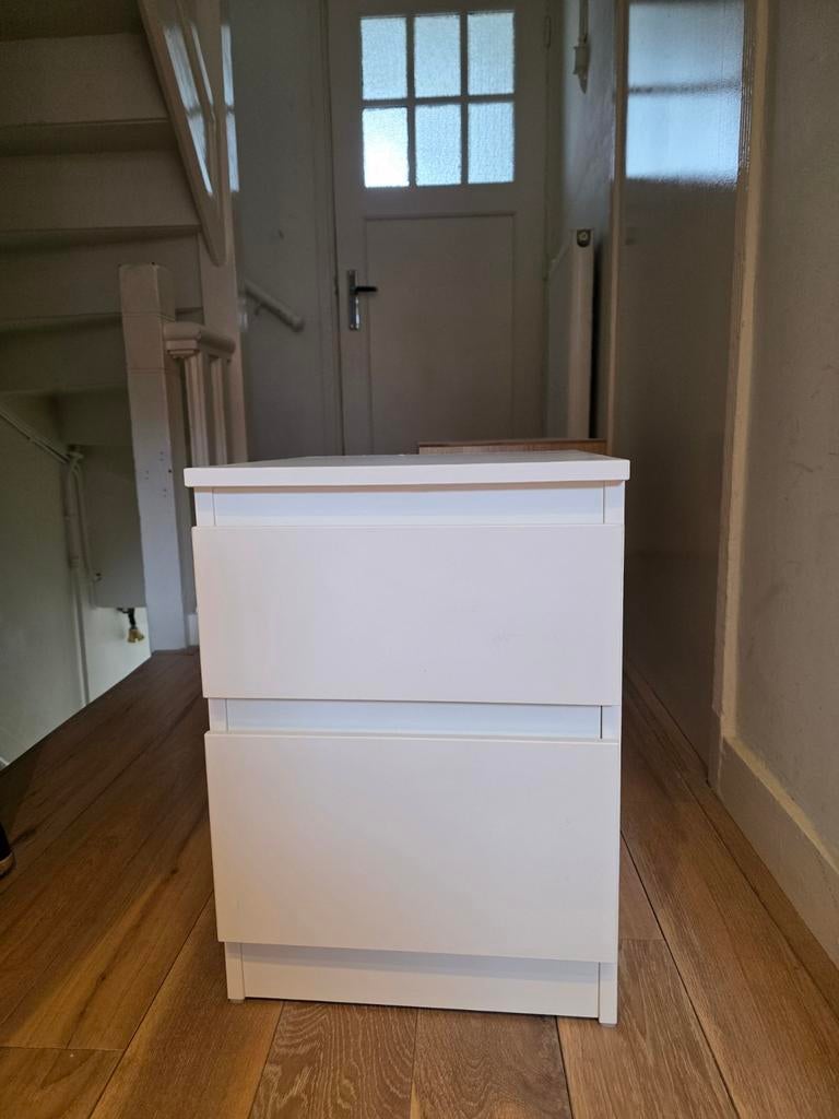 Ikea malm nachtkastje met twee lades, Huis en Inrichting, Slaapkamer | Nachtkastjes, Ophalen, Minder dan 45 cm