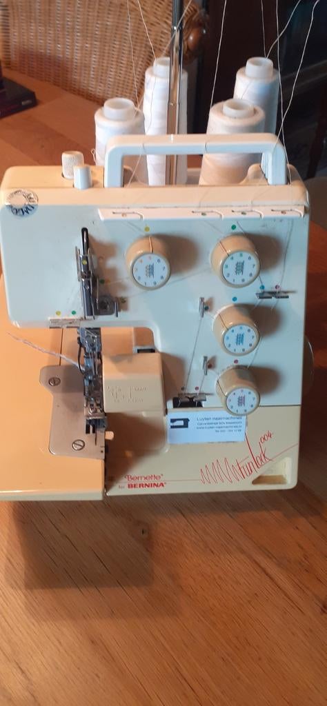 Bernette Funlock 004D lockmachine, Ophalen, Gebruikt, Lockmachine, Bernina