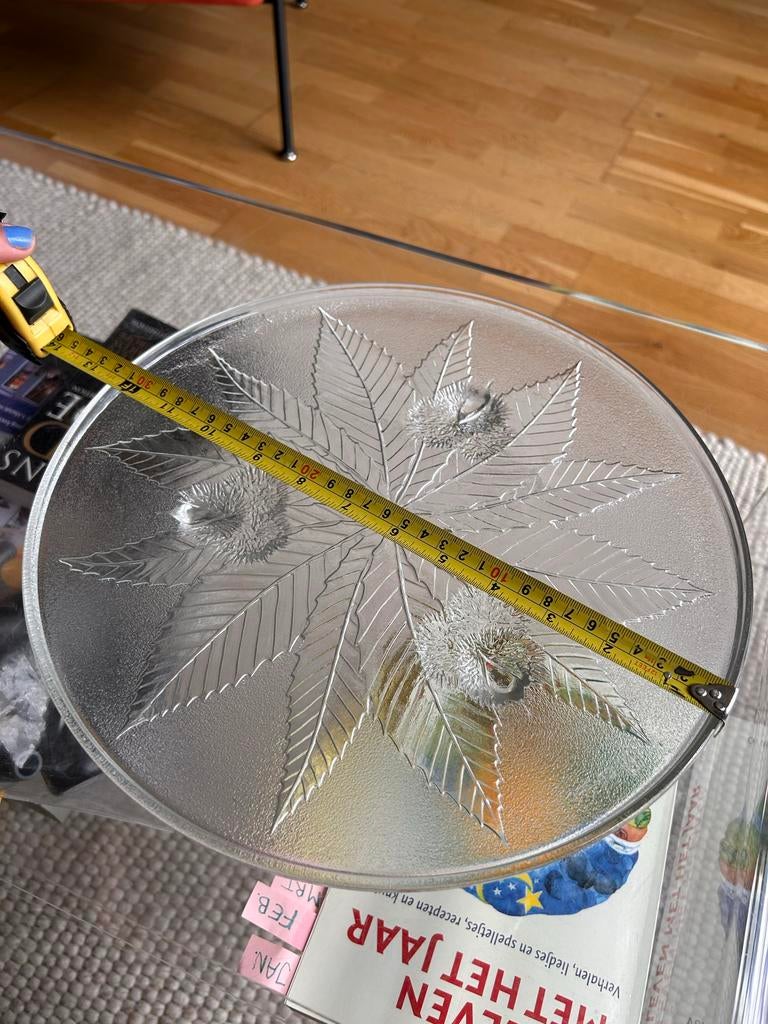 Glazen serveerschaal met tamme kastanje motief, Schaal, Rond, Ophalen of Verzenden, Glas