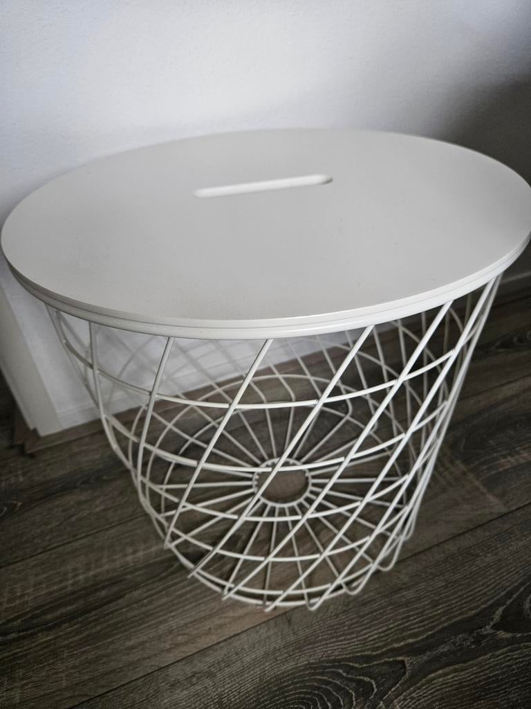 Ikea kivsbro witte metalen mand bijzettafel, Huis en Inrichting, Tafels | Bijzettafels, Ophalen, Minder dan 55 cm, Rond, Zo goed als nieuw