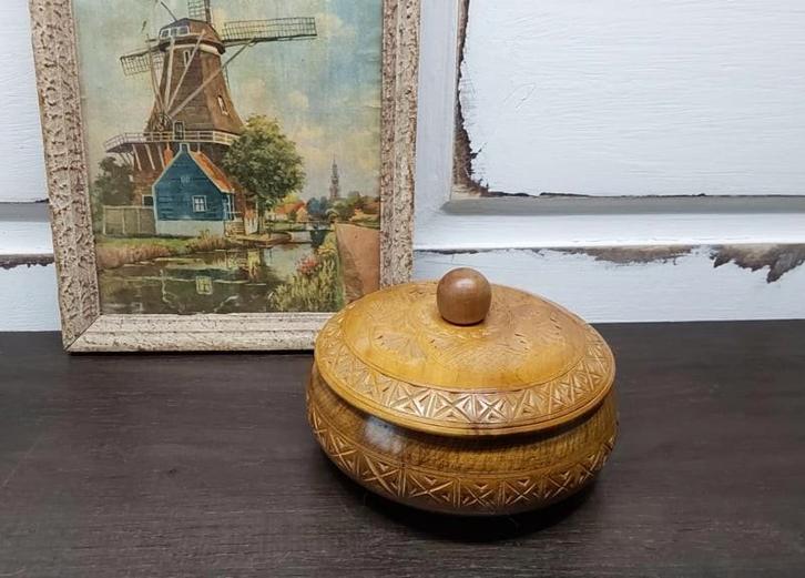 Houten deksel schaaltje Fries houtsnijwerk kerfsnede, Antiek en Kunst, Antiek | Woonaccessoires, Ophalen of Verzenden