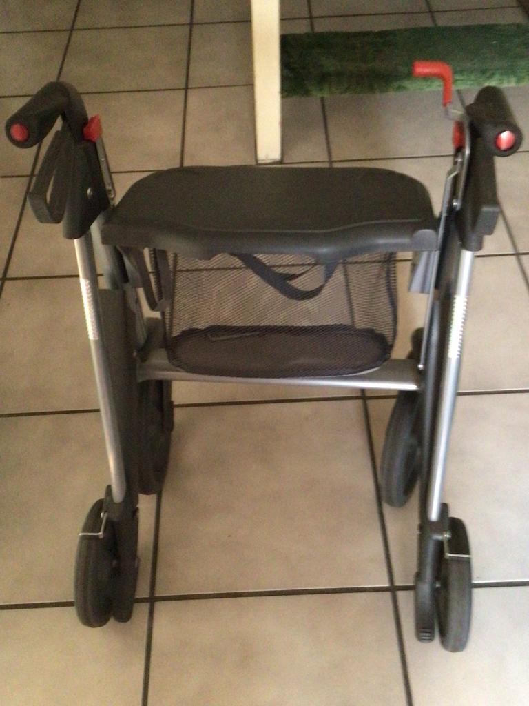 Rollator, Diversen, Ophalen, Opvouwbaar, Zo goed als nieuw