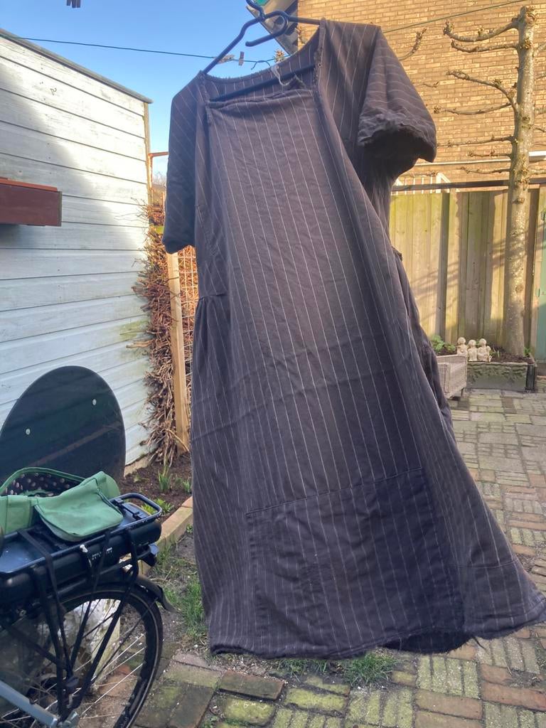 Magnolia Pearl donkerbruine jurk OS, Ophalen of Verzenden, Zo goed als nieuw, Bruin, Onder de knie