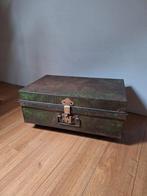 Oude groene metalen kist, Antiek en Kunst, Ophalen