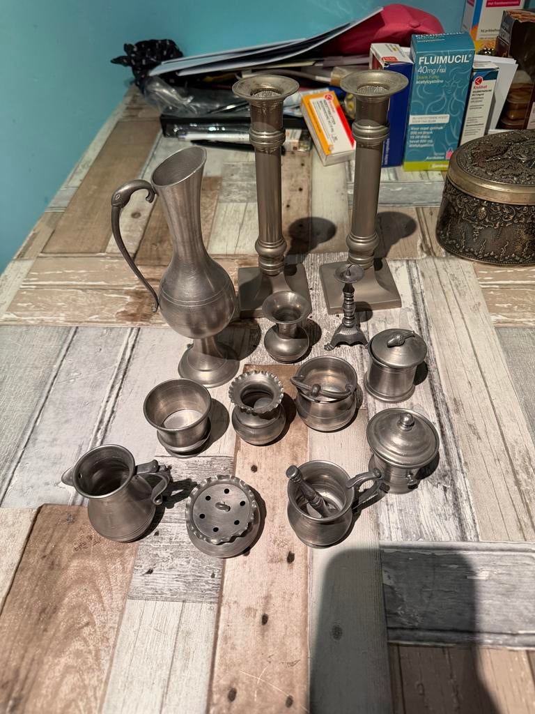 Collectie tinnen kannetjes en kandelaars, Antiek en Kunst, Antiek | Tin, Ophalen of Verzenden