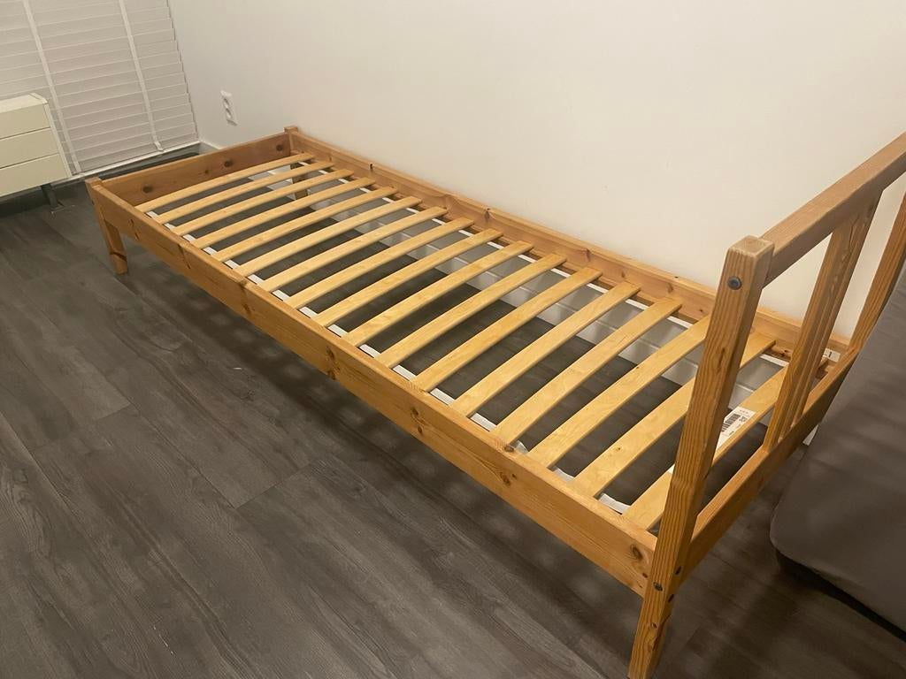 FREE PICKUP TODAY - IKEA BED (incl. lattenbodem) 70x200 cm, Huis en Inrichting, Slaapkamer | Bedden, Ophalen, Gebruikt, Bruin