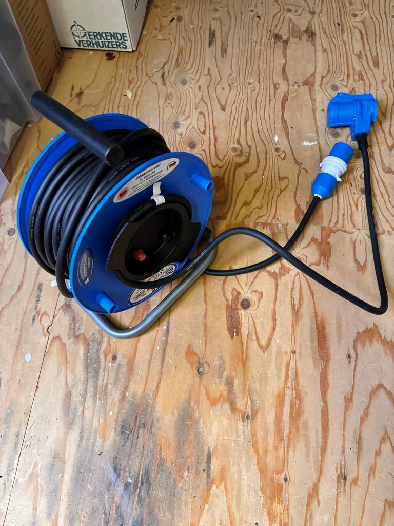 Schwabe kabelhaspel 25m H07RN-F 3G2,5, Ophalen, Zo goed als nieuw, Kabel of Snoer