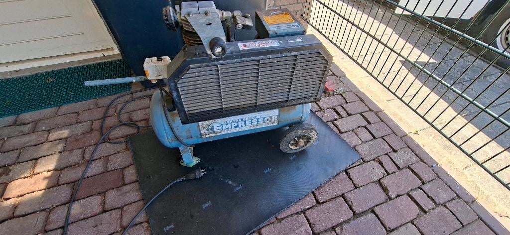 Compressor 220 volt, Ophalen, Gebruikt, 6 tot 10 bar, 200 tot 400 liter/min