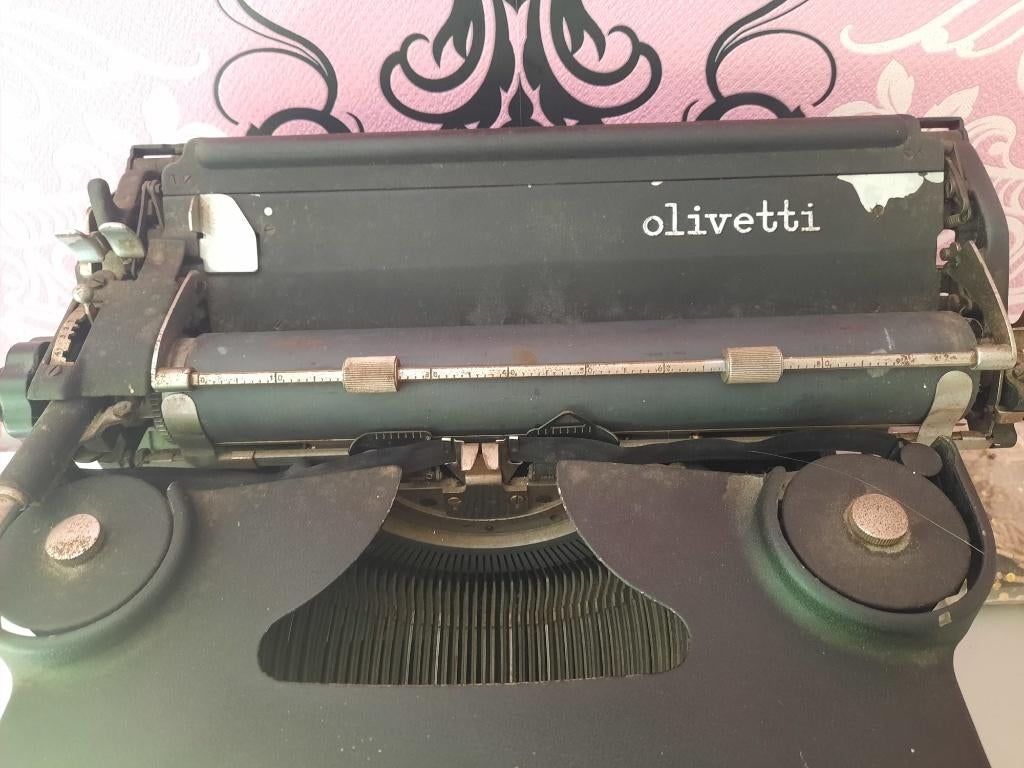 Vintage Olivetti Typemachine, Ophalen
