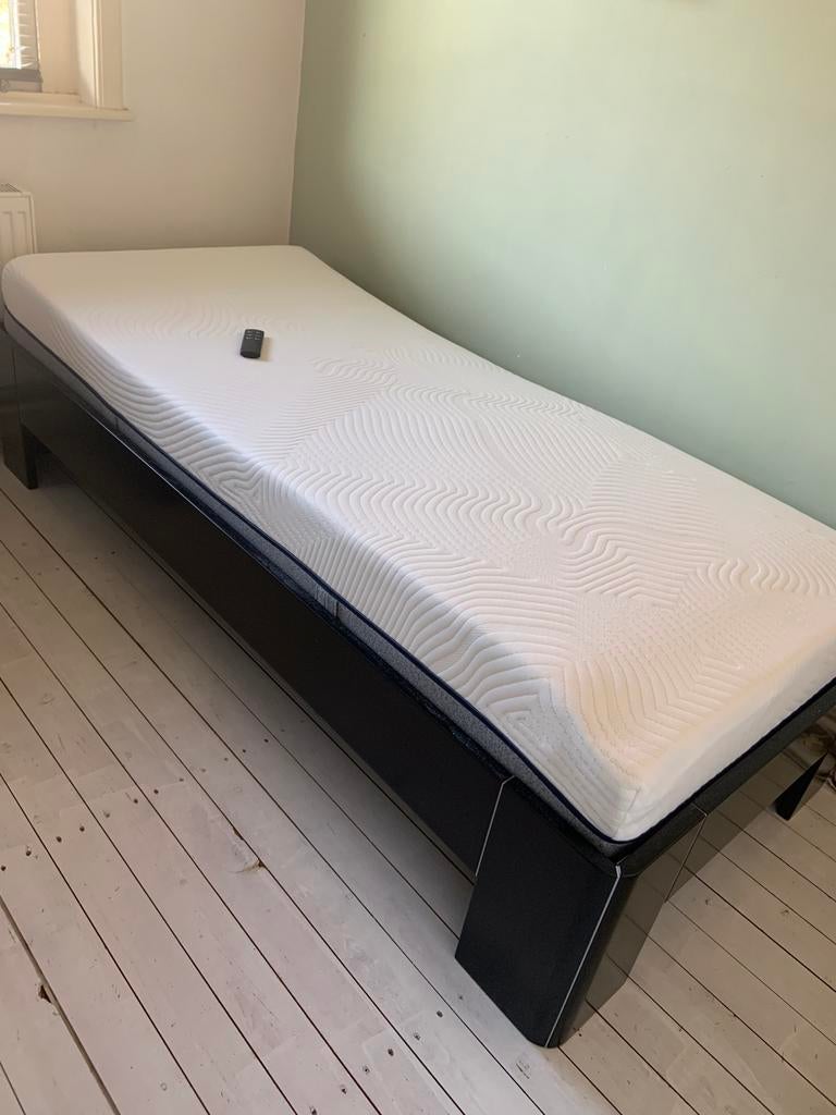 Eenpersoons bed 90x 200 verstelbaar, Huis en Inrichting, Slaapkamer | Bedden, Ophalen, Verstelbaar, 90 cm, Eenpersoons