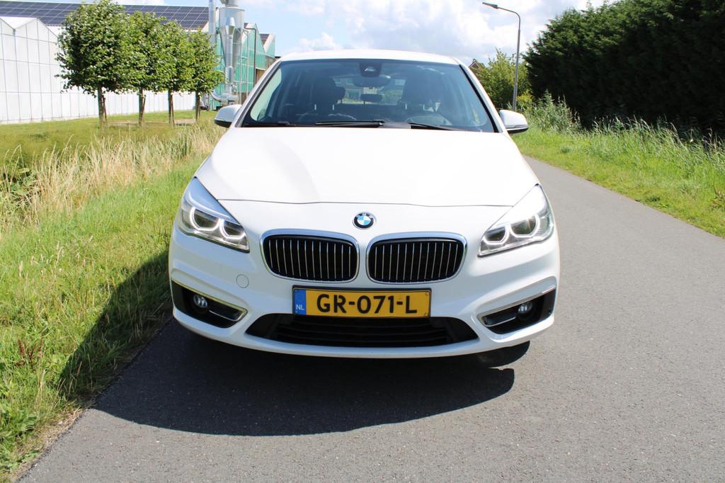 BMW 2-serie Active Tourer 218i Luxury Automaat met Leder, Auto's, BMW, 136 pk, Gebruikt, Wit, Bedrijf