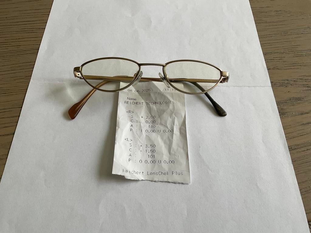 Te koop leesbril.  Sterkte staat. Erbij.  € 17.50, Ophalen of Verzenden, Zo goed als nieuw, Leesbril, Overige merken