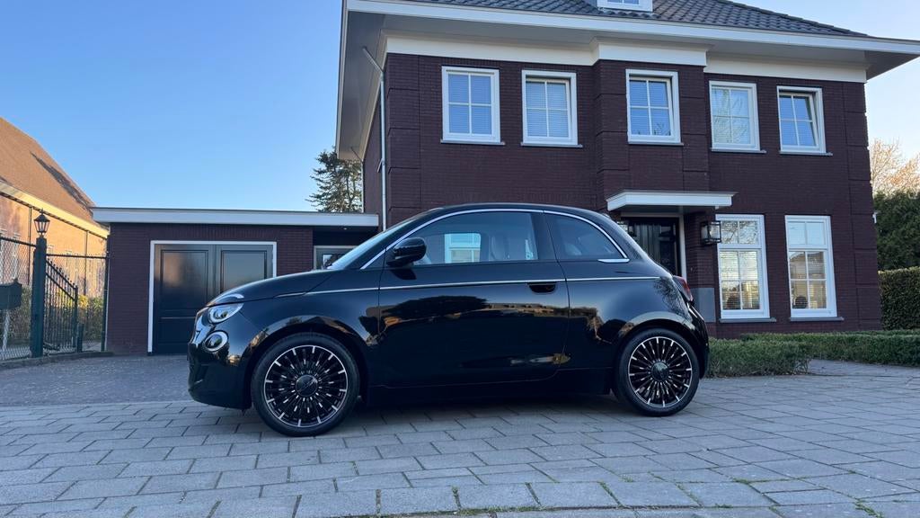 Fiat 500C La Prima By Bocelli JBL 42kWh 118 pk full Options!, Auto's, Fiat, Cabriolet, 4 stoelen, Zwart, Leder